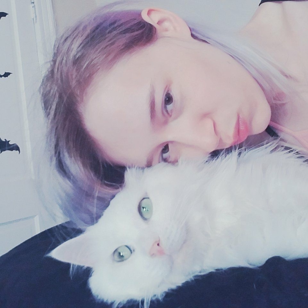 Meet your Posher, Lena